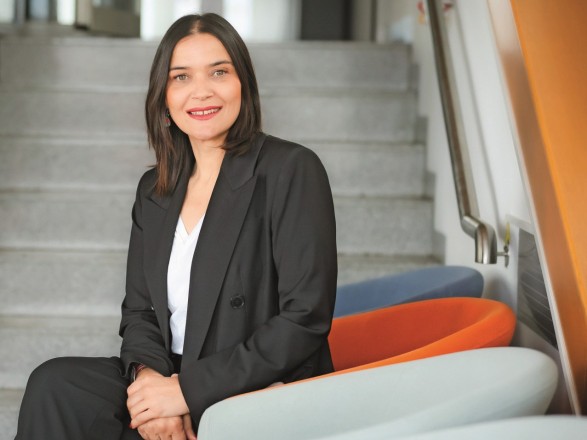Intervju: Dr. Mirjana Delić: Kdo skuša normalizirati odvisniško vedenje?, Onaplus, februar, 2025