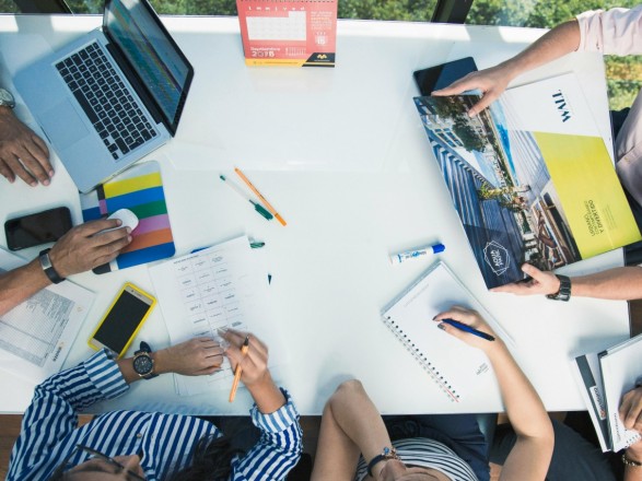 Dr. Lucija Mulej: Nova valuta podjetij ne bo denar, ampak energija ljudi, Delo, maj, 2026